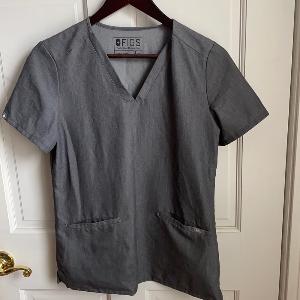 Figs scrub top